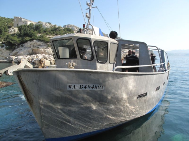  El bote del centro -9999- logotipo subacquático de Antony 